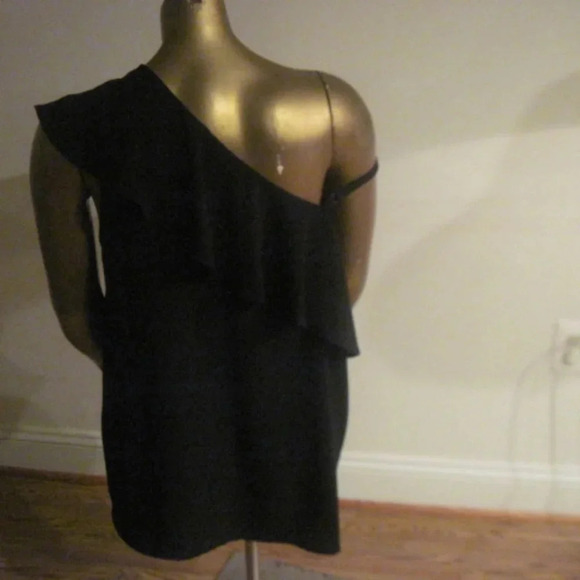 NWT TORRID Black One Shoulder Blouse Size 2 - Picture 2 of 4